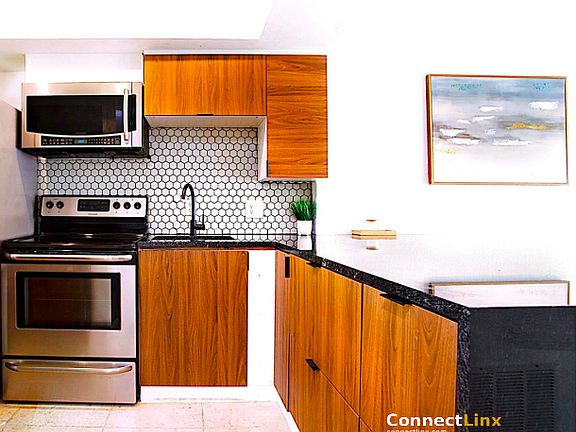 3rd image of 1531 SE 15th St