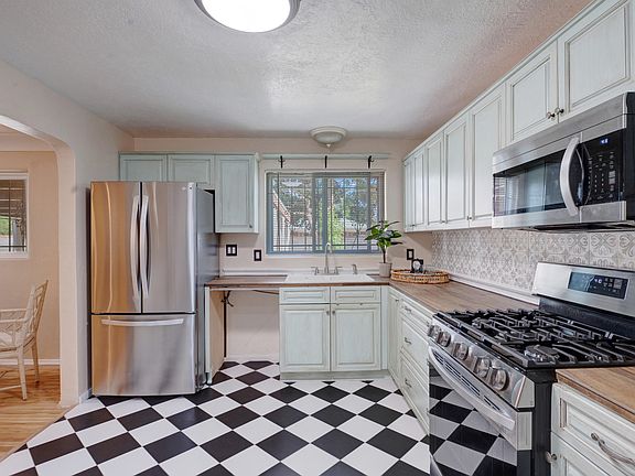 5th image of 7510 Euclid Ave NE