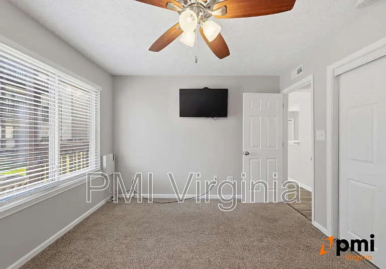 326 Wells Ct — Photo 12