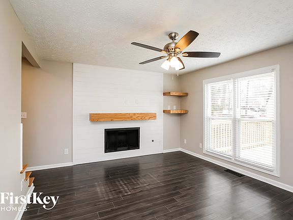 3rd image of 1025 Sunhill Dr