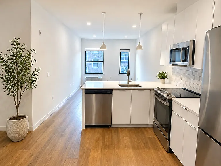 26 Freeway Dr E #213 — Photo 10