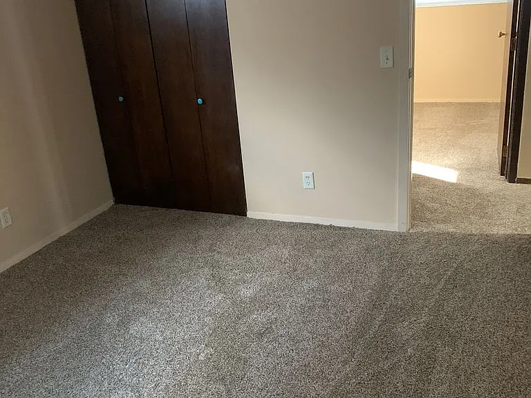 256 Kinsman Ct — Photo 16