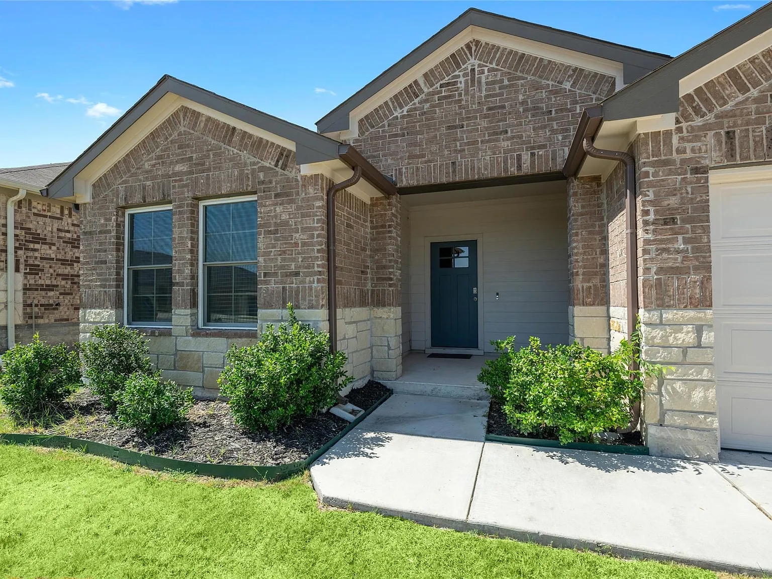 3 bed, 2.0 bath, 1579 sqft, $1,850 — Photo 3