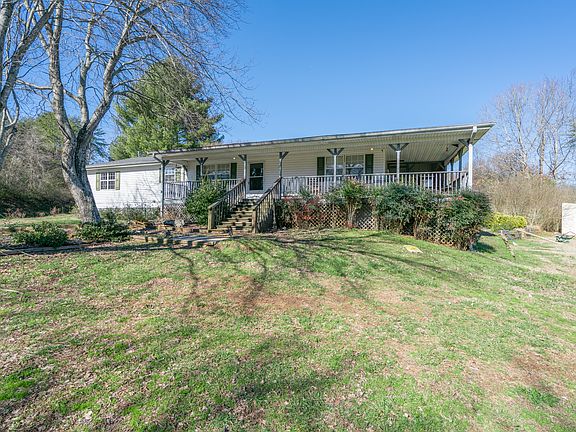 3rd image of 819 Old Dahlonega Hwy