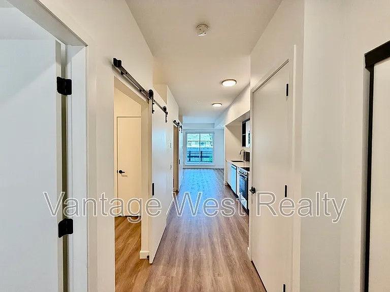 615 Rutland Rd N #101 — Photo 10
