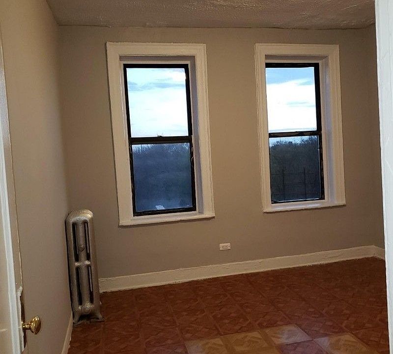 2nd image of 811 Crotona Park N APT E2