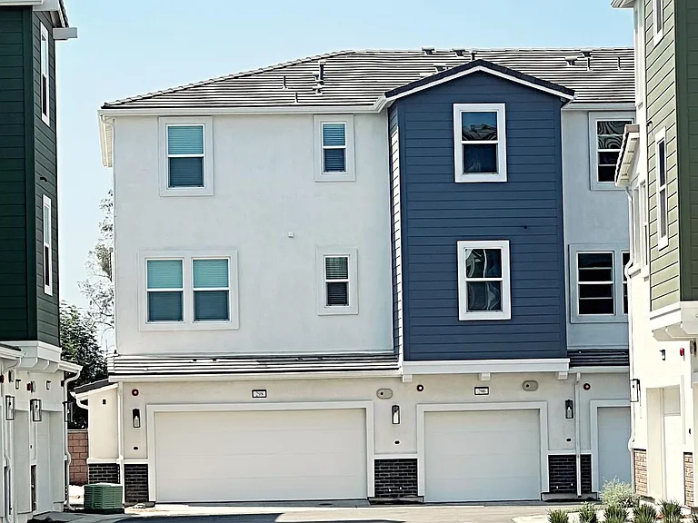 298 Lockhart Way — Photo 1