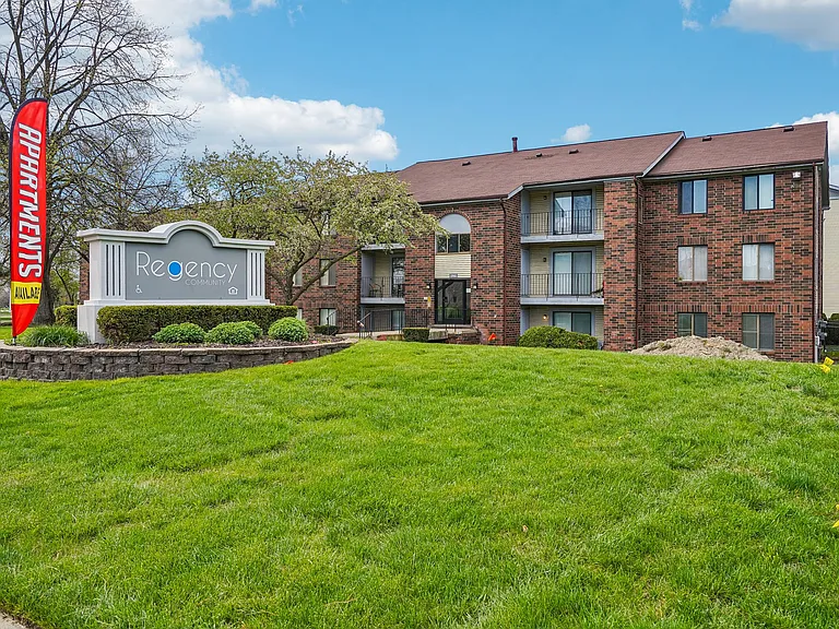 Regency Place Apartments — Photo 81
