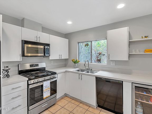 3rd image of 18350 Hatteras St APT 279