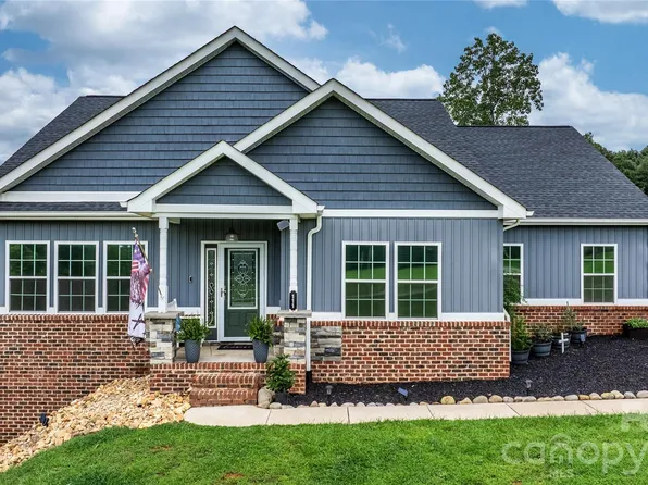 111 Pinewood Rd, Granite Falls, NC 28630