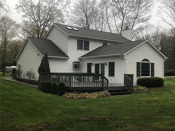 3rd image of 135 Winterwood Dr