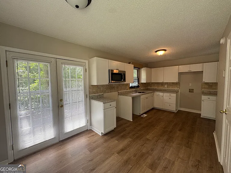 650 Morton Rd — Photo 3