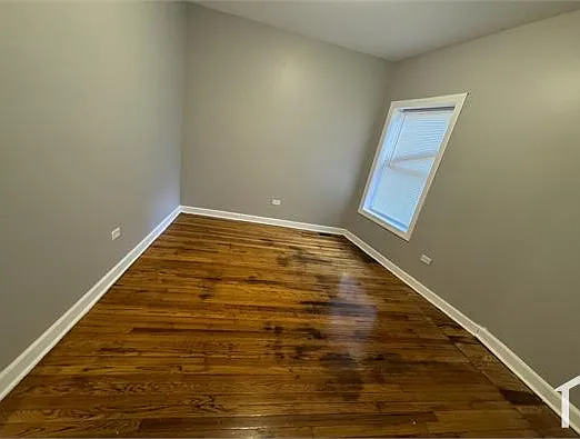 108 N Menard Ave — Photo 2