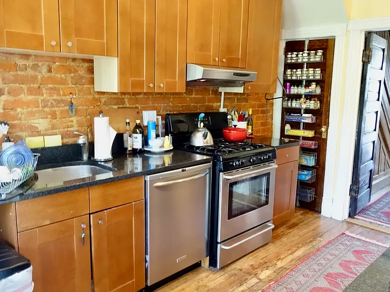 430 Luray Pl NW — Photo 5