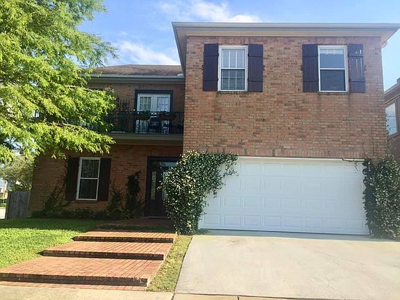 3rd image of 300 Leslie Ln