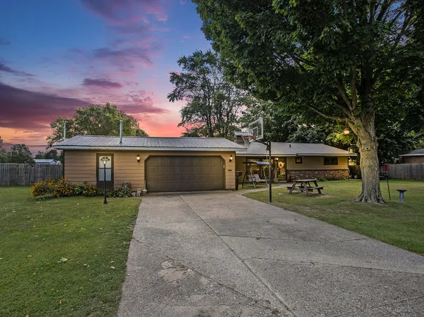 460 E Clinton St, Constantine, MI 49042