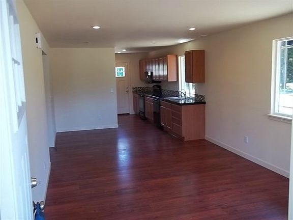 3rd image of 600 7th Ave NW