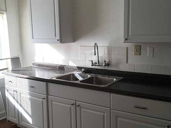 4th image of 173 Norton St APT B