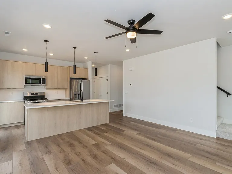 1732 Barber St SW — Photo 10