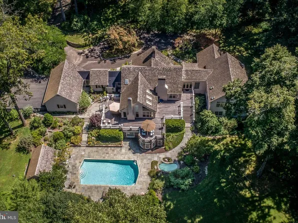 6731 Paxson Rd, New Hope, PA 18938