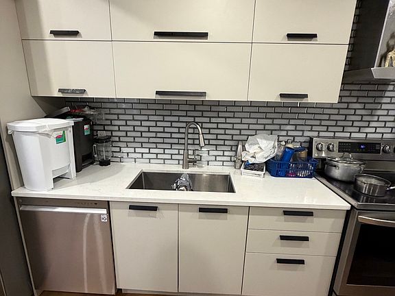 2nd image of 1377 BB Maxime St