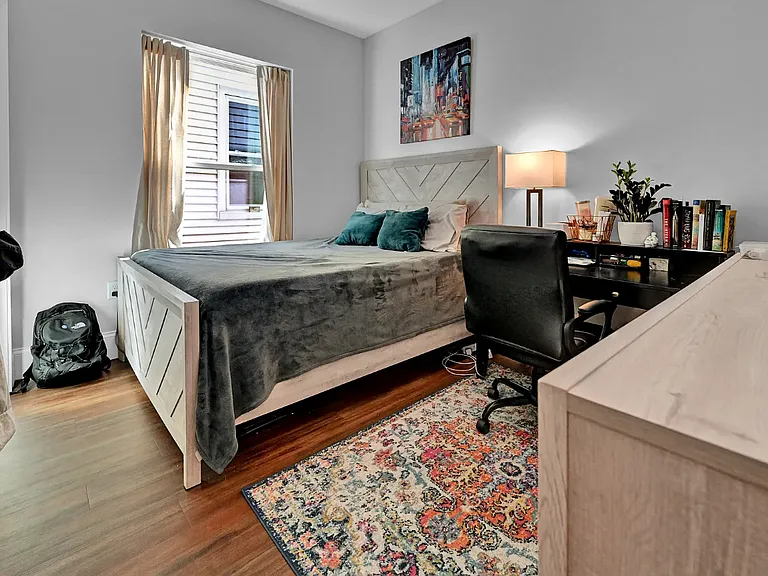 215 Maverick St #302B — Photo 7