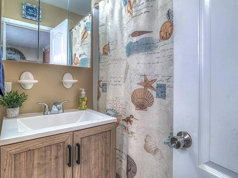 111 S Dudley Ave #211 — Photo 15