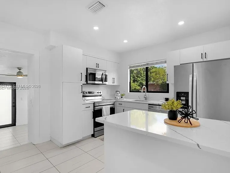 1918 NW 19th Ave #FRONT — Photo 6