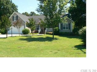 827 Fairway Dr, Kannapolis, NC 28081