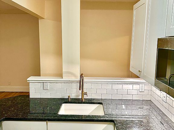 4th image of 918 N Madison St #5