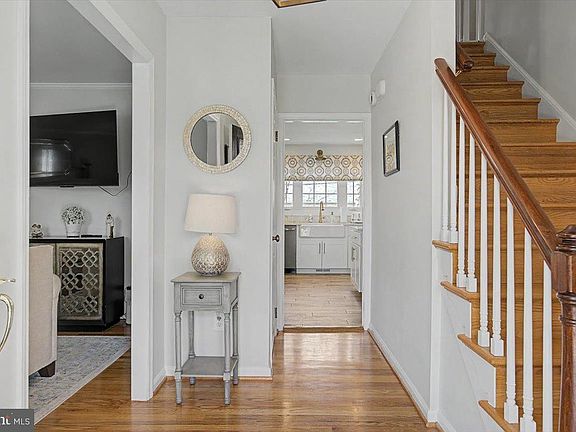 2nd image of 6 Briar Rd