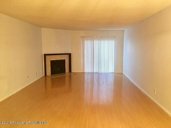 4th image of 460 Oak St APT 109