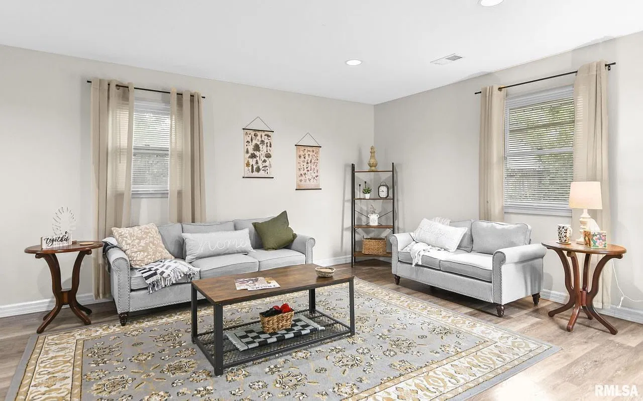 Fully Furnished, Tastefully Appointed 2-Bedroom Home — Photo 4