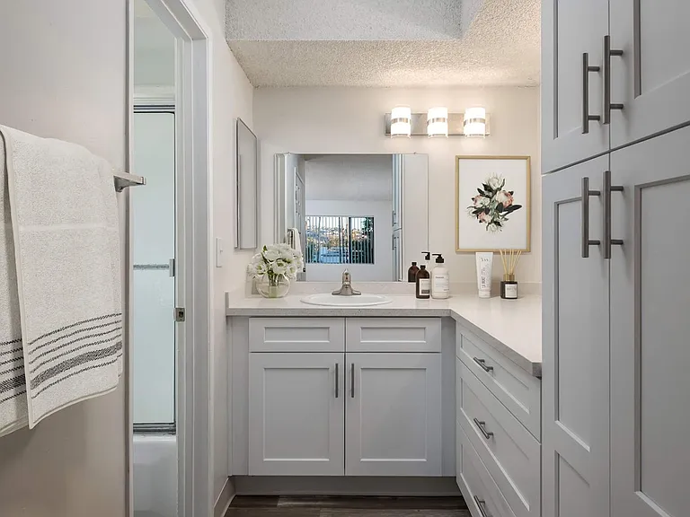 Penthouse Apartments | Spacious 1 & 2 Bedroom Apartments Near SDSU — Photo 16