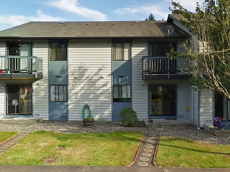 208 Central Ave — Photo 4