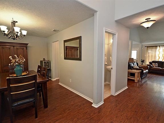 5th image of 26860 Kings Crescent Dr