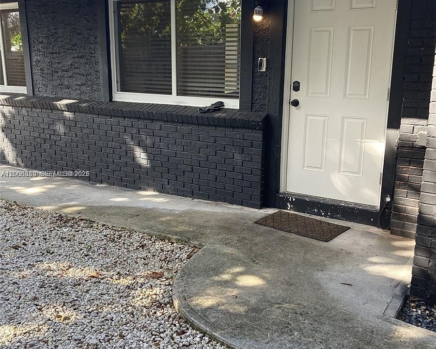 1st image of 6132 SW 39th St #R