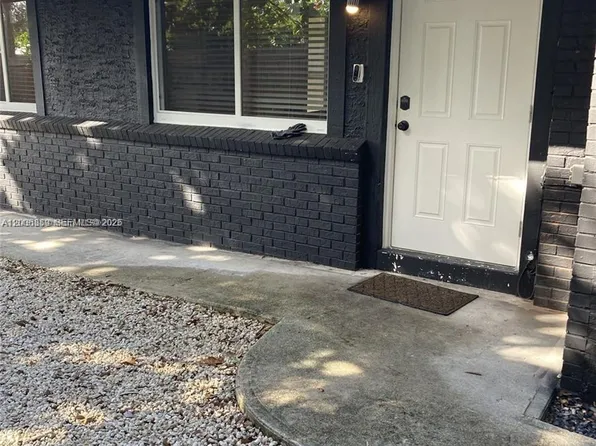 6132 SW 39th St #R, Hollywood, FL 33023