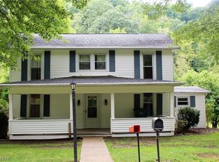 5638 Cow Creek Rd, Saint Marys, WV 26170