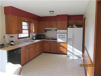 4th image of 7517 W 66th St
