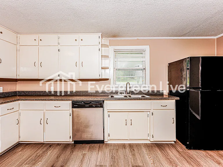 1832 Circlewood Dr — Photo 5