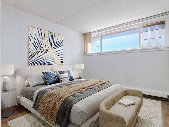 5th image of 10 Frobisher Blvd SE #1182136