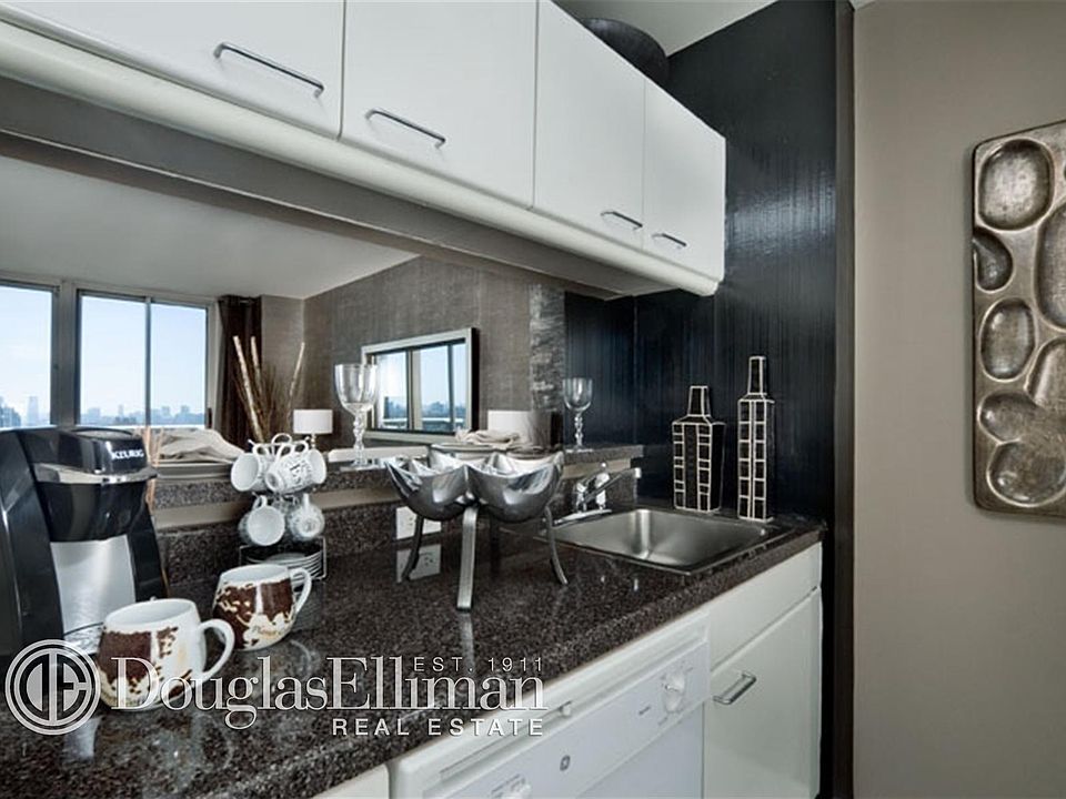 1st image of 560 W 43rd St APT 34D