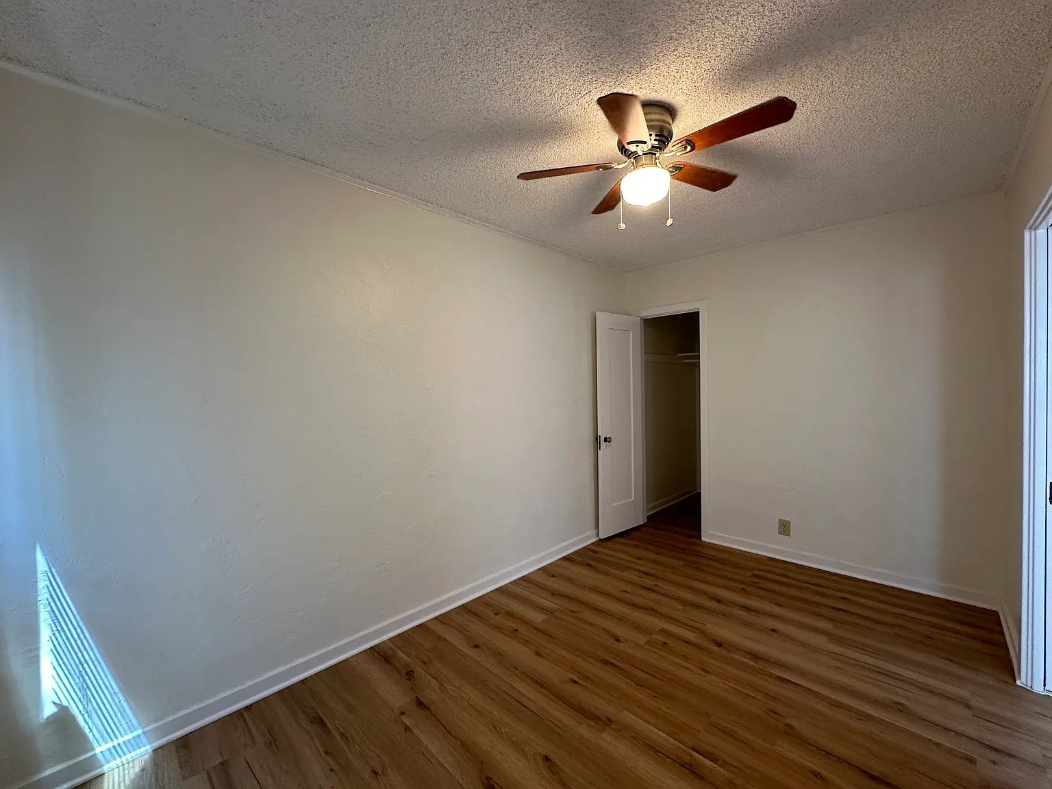 3043 1/2 Larga Ave — Photo 4
