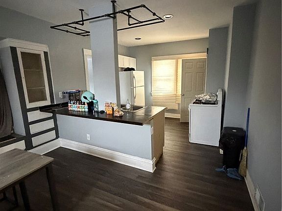 5th image of 724 E 133rd St