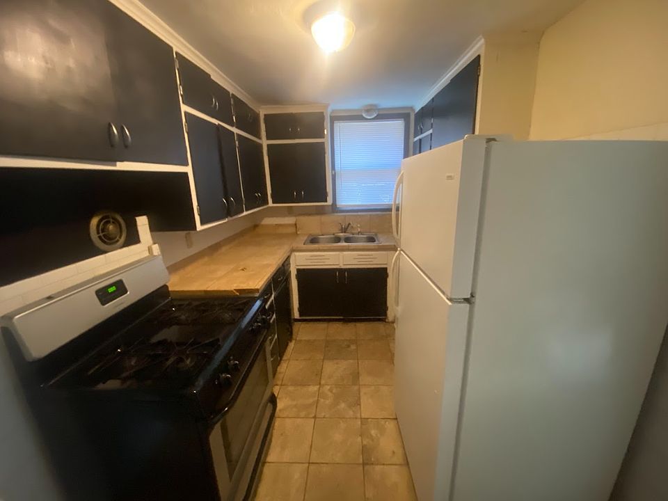 1st image of 2419 Plymouth Ave N #1