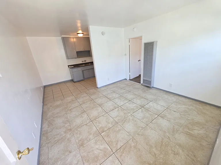 12521 York Ave #C — Photo 3