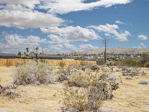 2nd image of 61900 Verbena Rd Lot 13