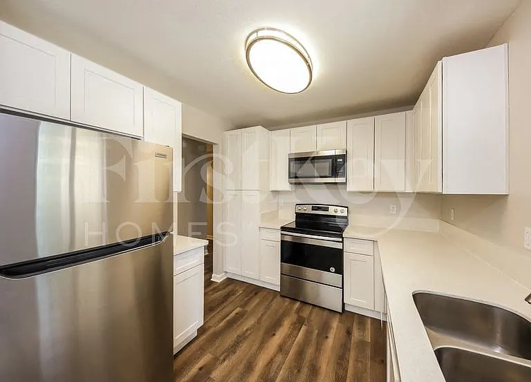 3145 W Crest Ln — Photo 6