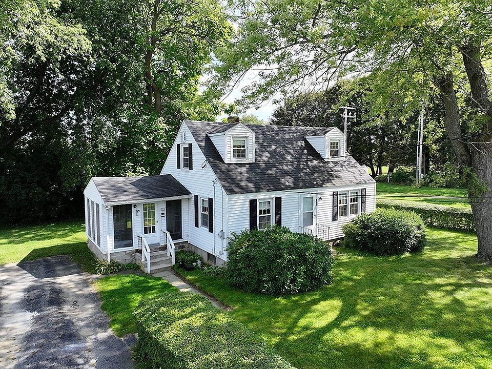 1st image of 255 Pleasant St